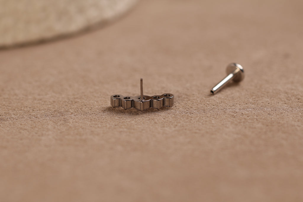 Titanium Curved Five Stone Bezel Arc Threadless Flat Back Stud