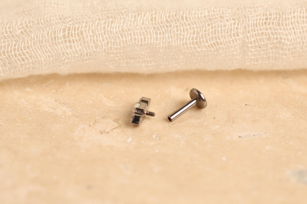 16G/18G Titanium Round Opal CZ Screw Back Stud Earrings, Flat Back Cartilage Earrings, Internally Threaded Labret Stud, Helix Tragus N145