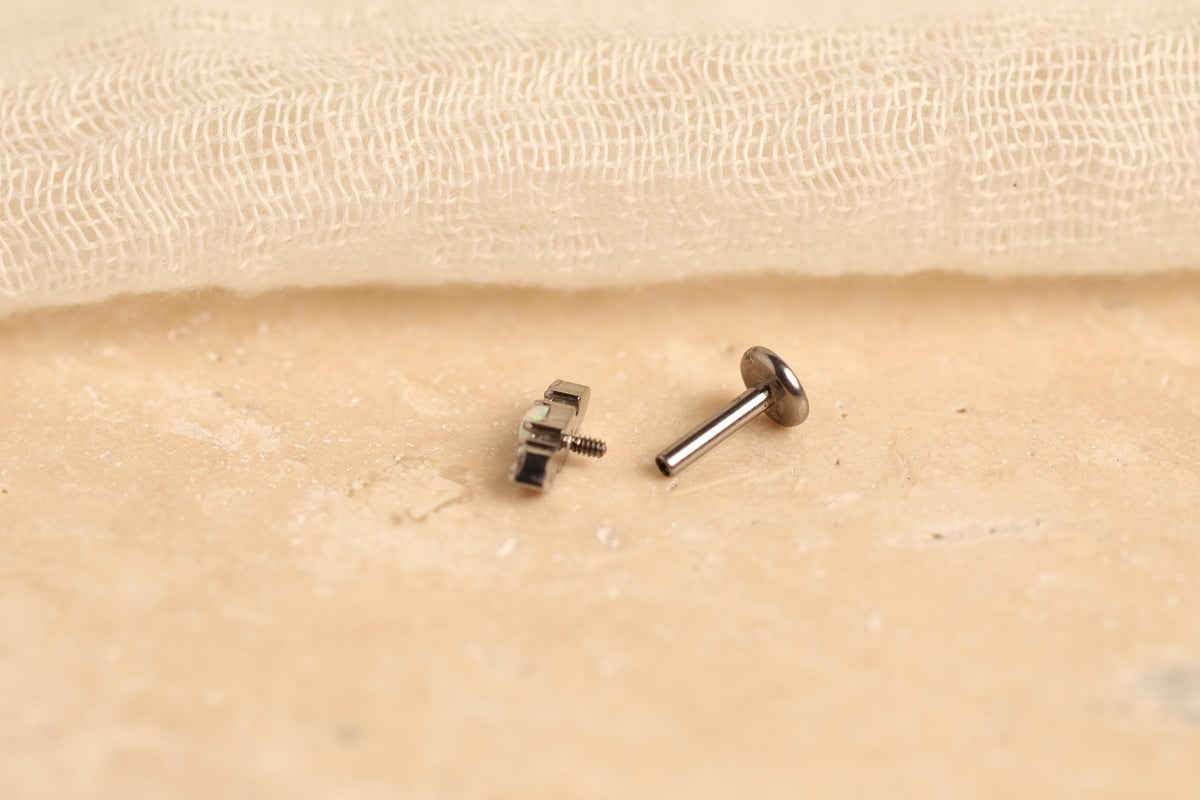 16G/18G Titanium Round Opal CZ Screw Back Stud Earrings, Flat Back Cartilage Earrings, Internally Threaded Labret Stud, Helix Tragus N145