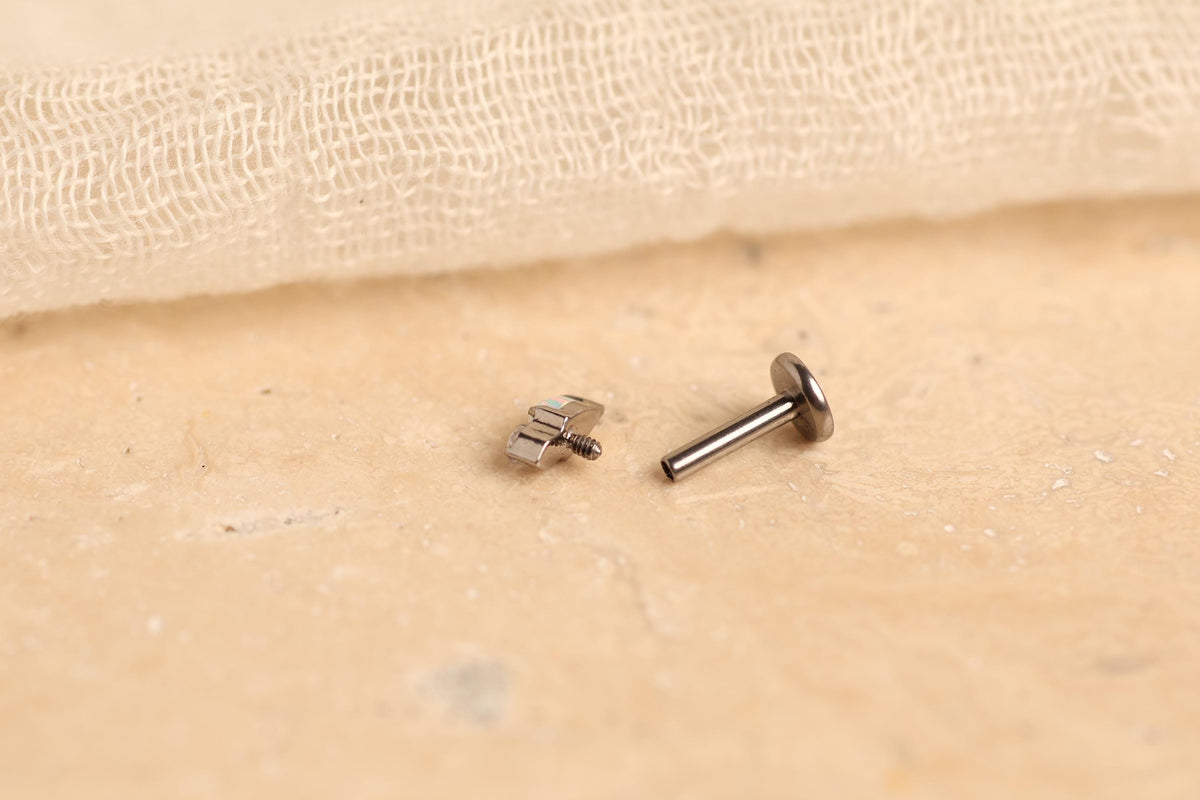 16G/18G Titanium Pear Opal CZ Screw Back Stud Earrings, Flat Back Cartilage Earrings, Internally Threaded Labret Stud, Helix Tragus N143
