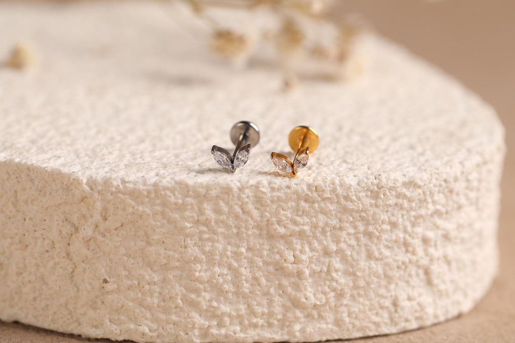 16G/18G/20G Titanium Leaf Flat Back Earrings, Threadless Cartilage Studs, CZ Helix Earrings, Minimal Tragus Jewelry, Sensitive Ear N162