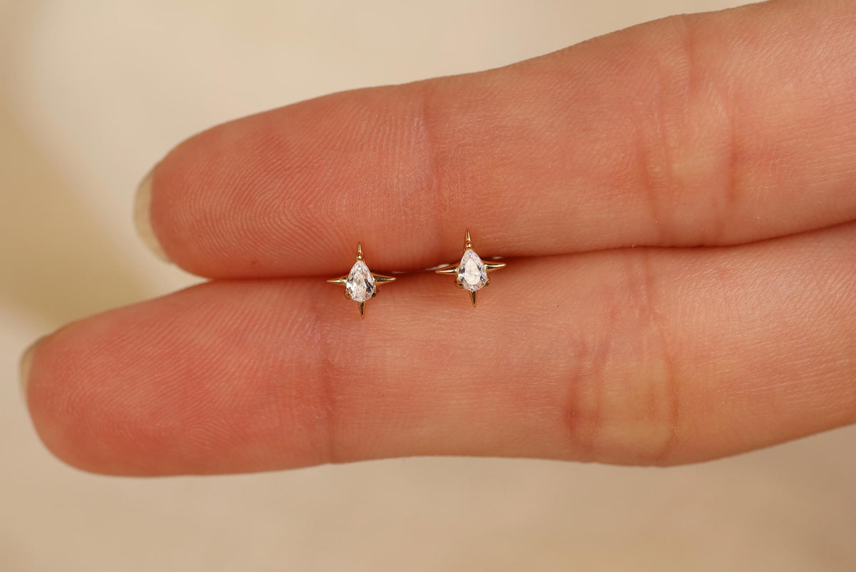 16G/18G Titanium Pear CZ Starburst Flat Back Earrings, Internal Threaded Cartilage Stud, Dainty Celestial Helix Tragus Conch Lobe N183